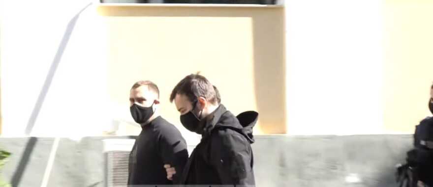 Ποιος είναι ο «Τάκης ο Αλβανός», φίλος του Ριζάι, που συνελήφθη - Η έκρηξη Smart με έναν νεκρό και οι πυροβολισμοί στη Γλυφάδα