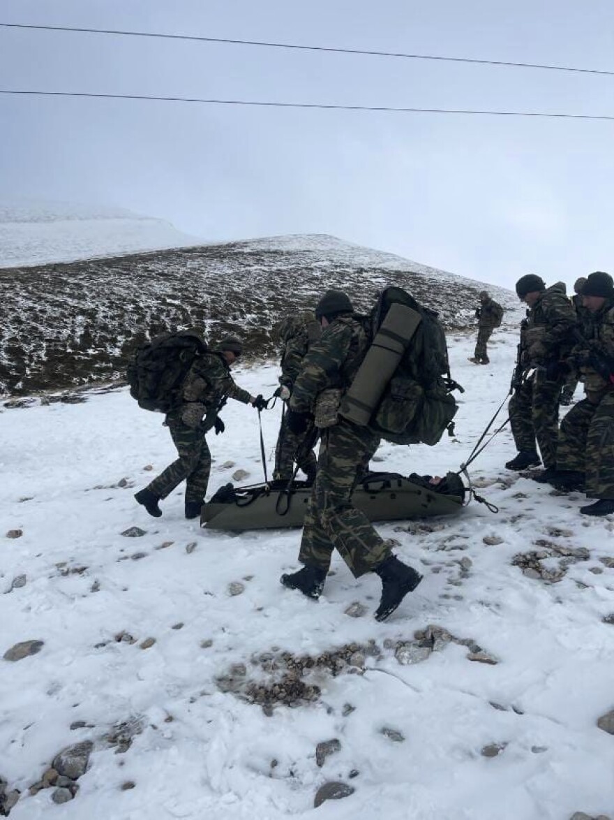 Εντυπωσιακή άσκηση Ελλήνων και Αμερικανών πεζοναυτών στα χιόνια της Πιερίας - Δείτε φωτογραφίες