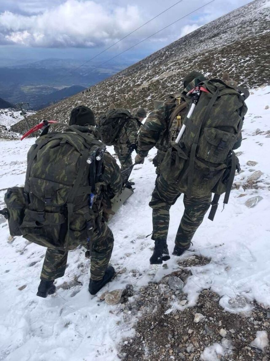 Εντυπωσιακή άσκηση Ελλήνων και Αμερικανών πεζοναυτών στα χιόνια της Πιερίας - Δείτε φωτογραφίες