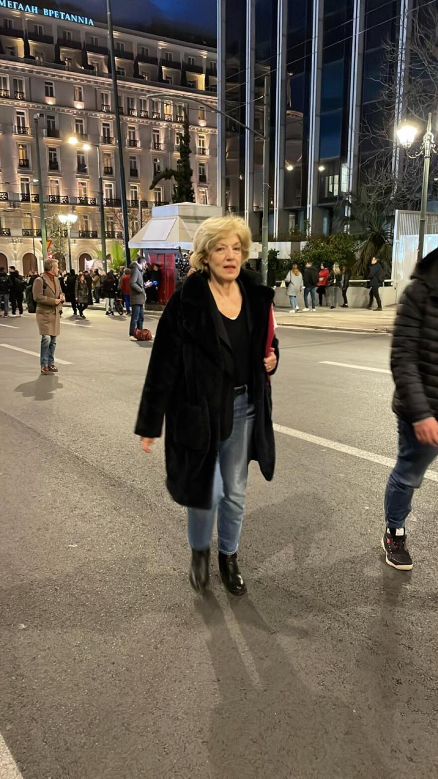 Χωριστά από τους βουλευτές του ΣΥΡΙΖΑ ο Κασσελάκης στο Σύνταγμα - Ανέβηκε σε τρακτέρ, έβγαλε selfies σε καρότσες - Βίντεο