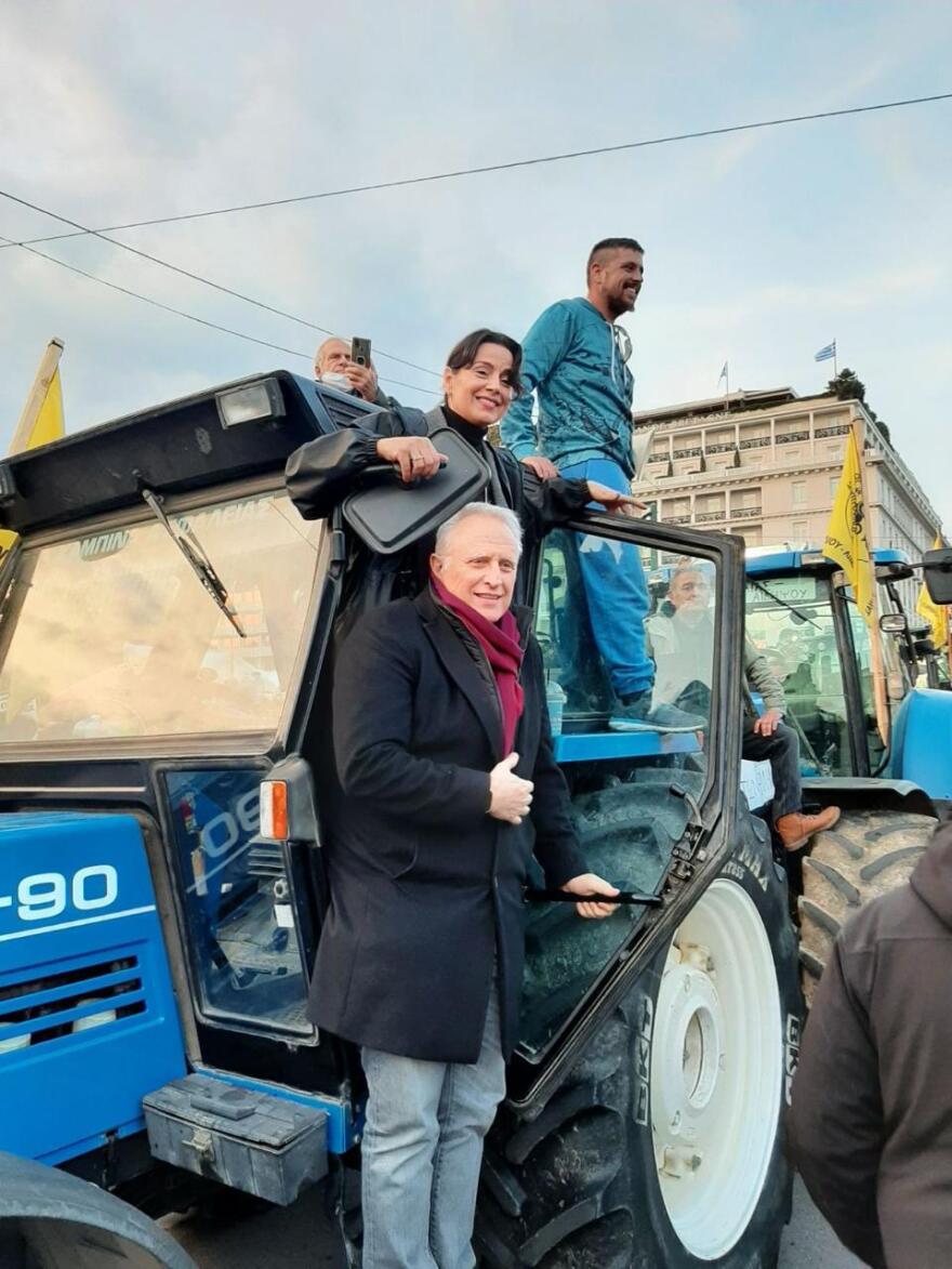 Υστερία Κασσελάκη κατά του Πρώτου Θέματος: Και όμως, πήγε και έφυγε μόνος του από το Σύνταγμα