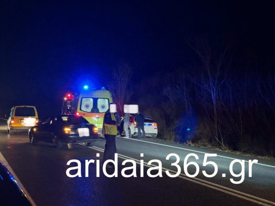 Πέλλα: Τροχαίο με τρεις τραυματίες - Αυτοκίνητο κόπηκε στα δύο, φωτογραφίες 