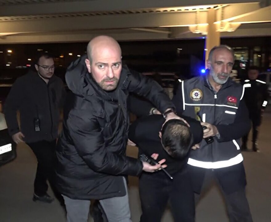 Τουρκία: Σκότωσε τη σύζυγο με 16 μαχαιριές και την κόρη με 12 όταν προσπάθησε να τον σταματήσει