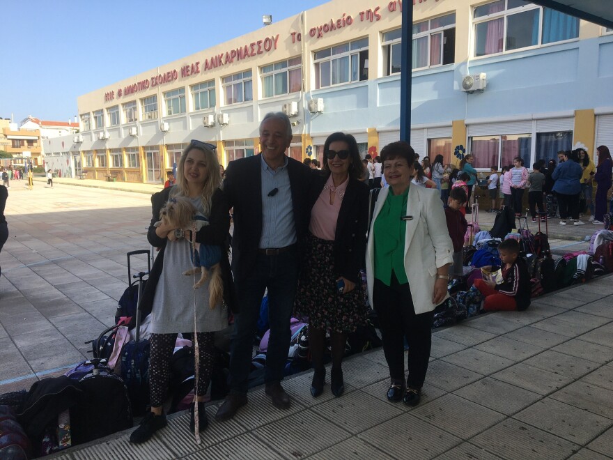 Κρήτη: Μαθητές δημοτικού πήγαν με τα κατοικίδιά τους στο σχολείο	