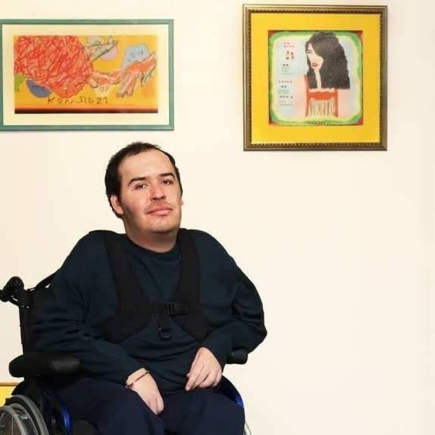 Κωνσταντίνος Σιδηρόπουλος: Ο γιος της Κατερίνας Παπακώστα υποψήφιος για τις προκριματικές του ΣΥΡΙΖΑ