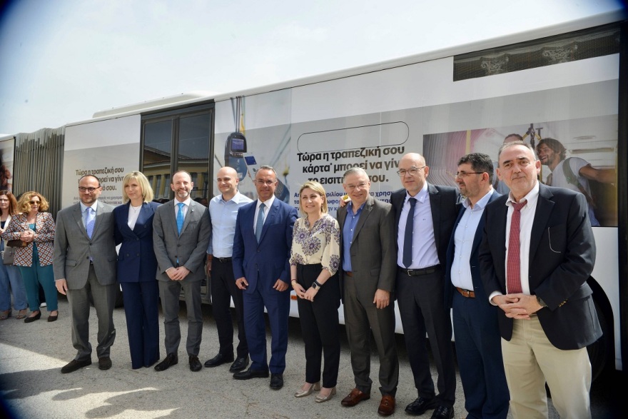 Πληρωμές με κάρτα στα λεωφορεία express του αεροδρομίου - Μέχρι τέλος του έτους σε τρόλεϊ, μετρό, τραμ