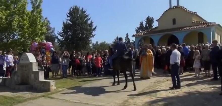 Θεσσαλία: Πώς γιορτάζεται ο Άι Γιώργης - Οι μαντηλάδες και η θυσία του ταύρου!