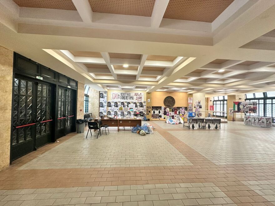 Νομική Αθηνών: Σκηνικό «Columbia» προσπαθούσαν να στήσουν οι καταληψίες