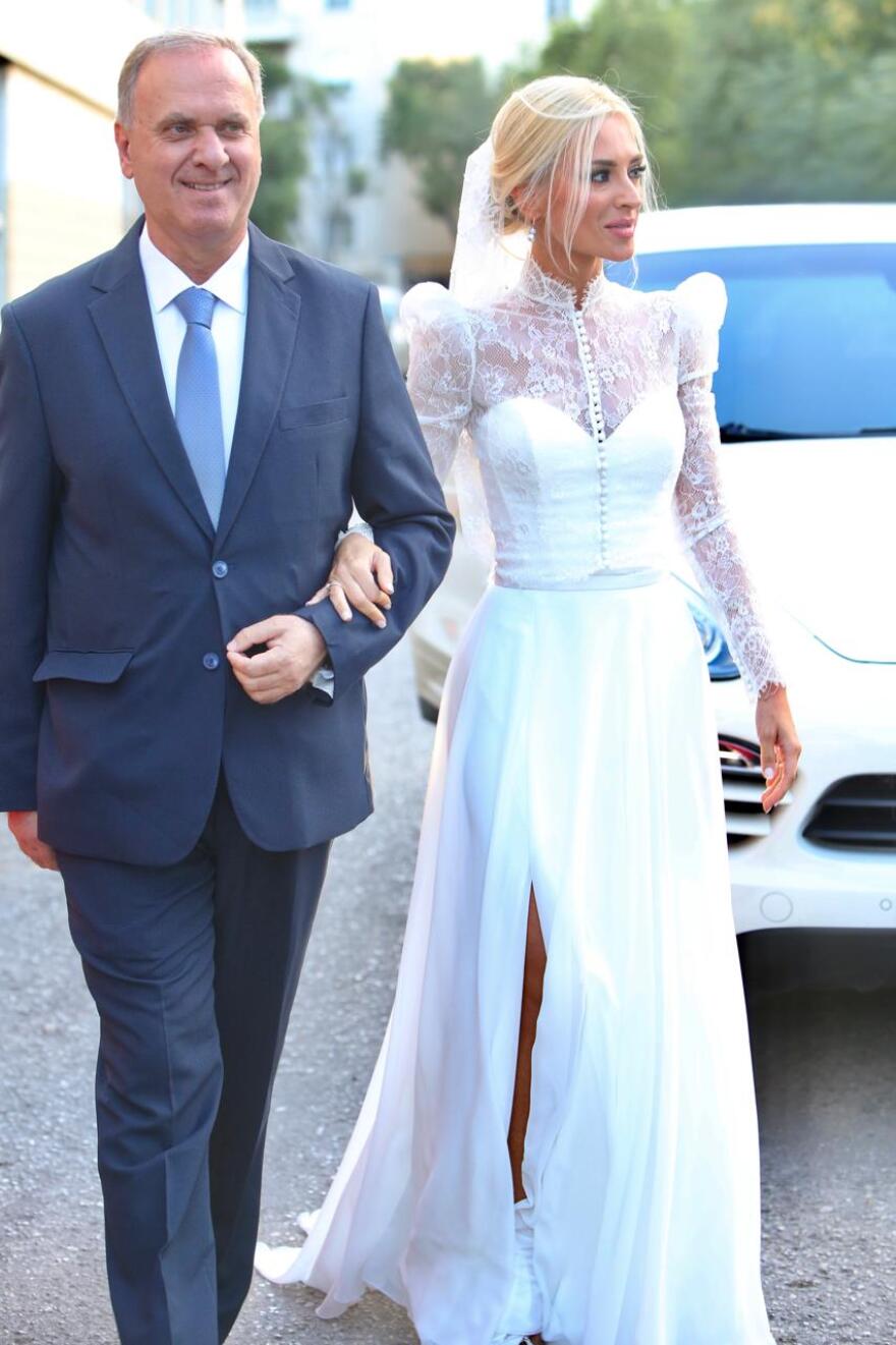 Κώστας Καραφώτης - Κάτια Μάνου: Ο πρώτος χορός των νεόνυμφων - Δείτε το βίντεο