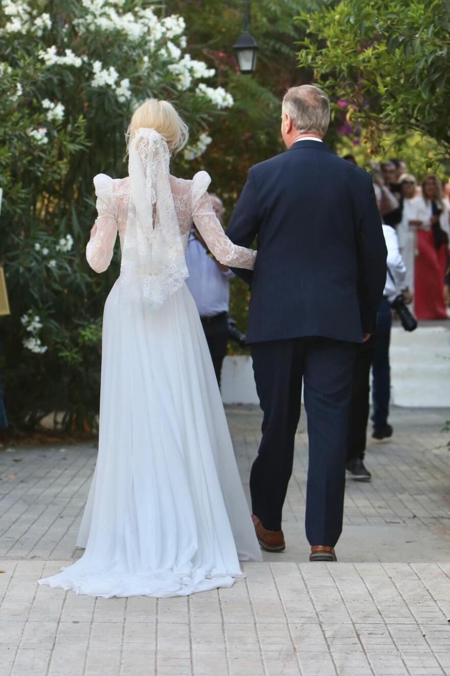 Κώστας Καραφώτης - Κάτια Μάνου: Ο πρώτος χορός των νεόνυμφων - Δείτε το βίντεο