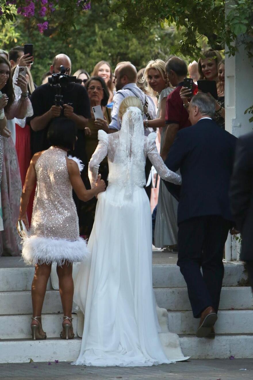 Κώστας Καραφώτης - Κάτια Μάνου: Ο πρώτος χορός των νεόνυμφων - Δείτε το βίντεο