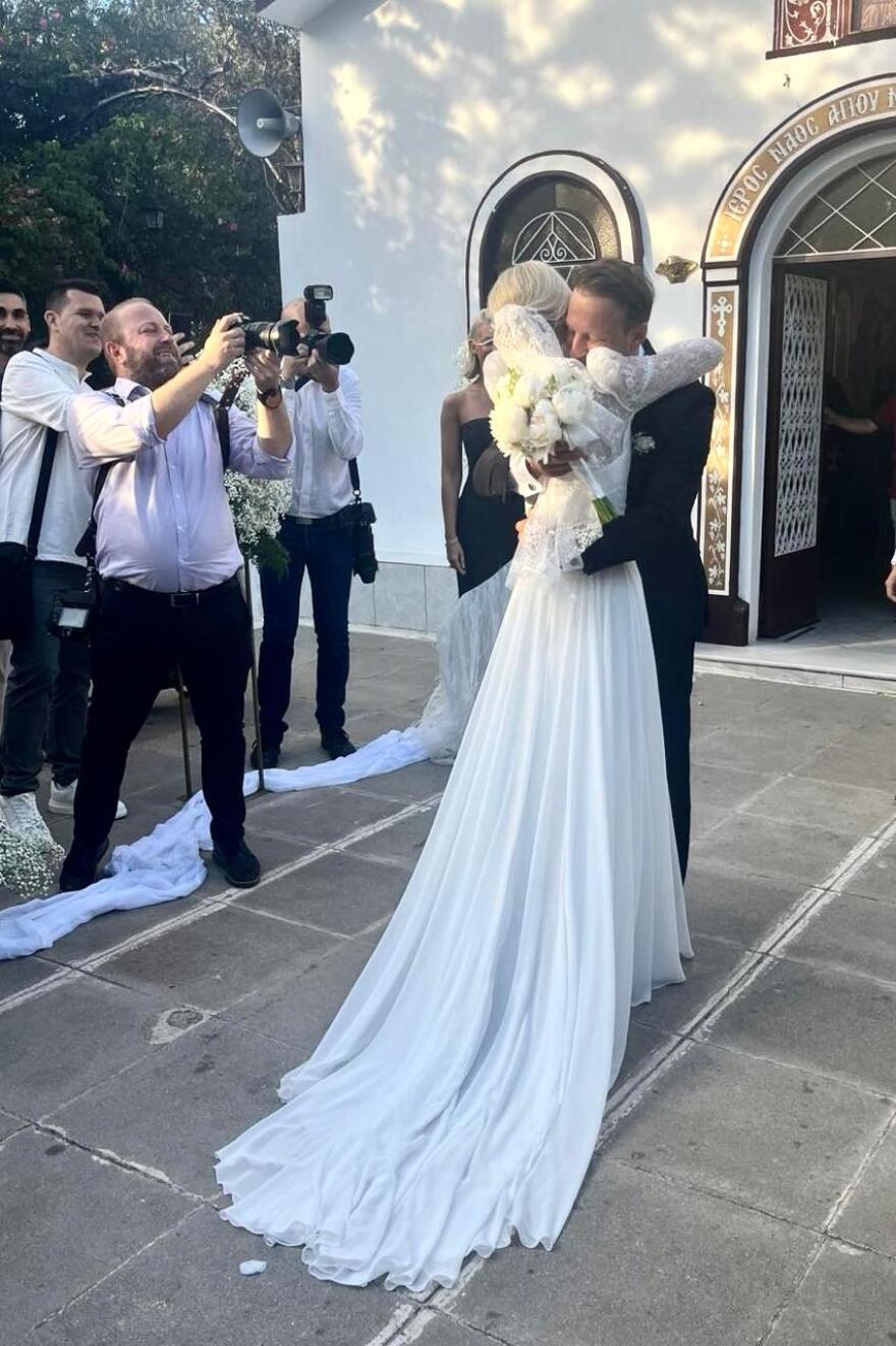 Κώστας Καραφώτης - Κάτια Μάνου: Ο πρώτος χορός των νεόνυμφων - Δείτε το βίντεο