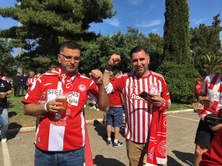 Conference League: Οπαδοί του Ολυμπιακού και της Φιορεντίνα σε ΣΕΦ και ΟΑΚΑ πριν τον τελικό - Δείτε βίντεο