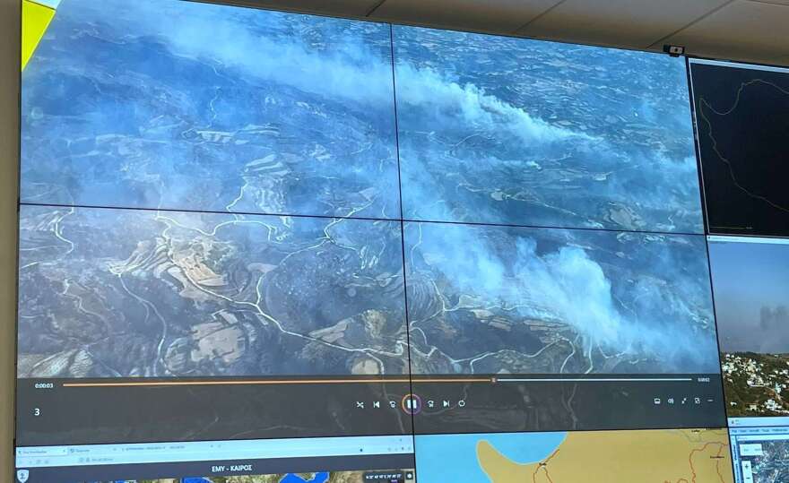 Κύπρος: Νύχτα αγωνίας στην Πάφο, συνεχίζεται η πύρινη κόλαση - Έχουν καεί σπίτια, δείτε βίντεο και φωτογραφίες