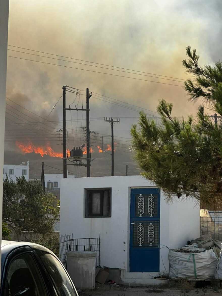 Χωρίς ενεργό μέτωπο η φωτιά στη Σέριφο