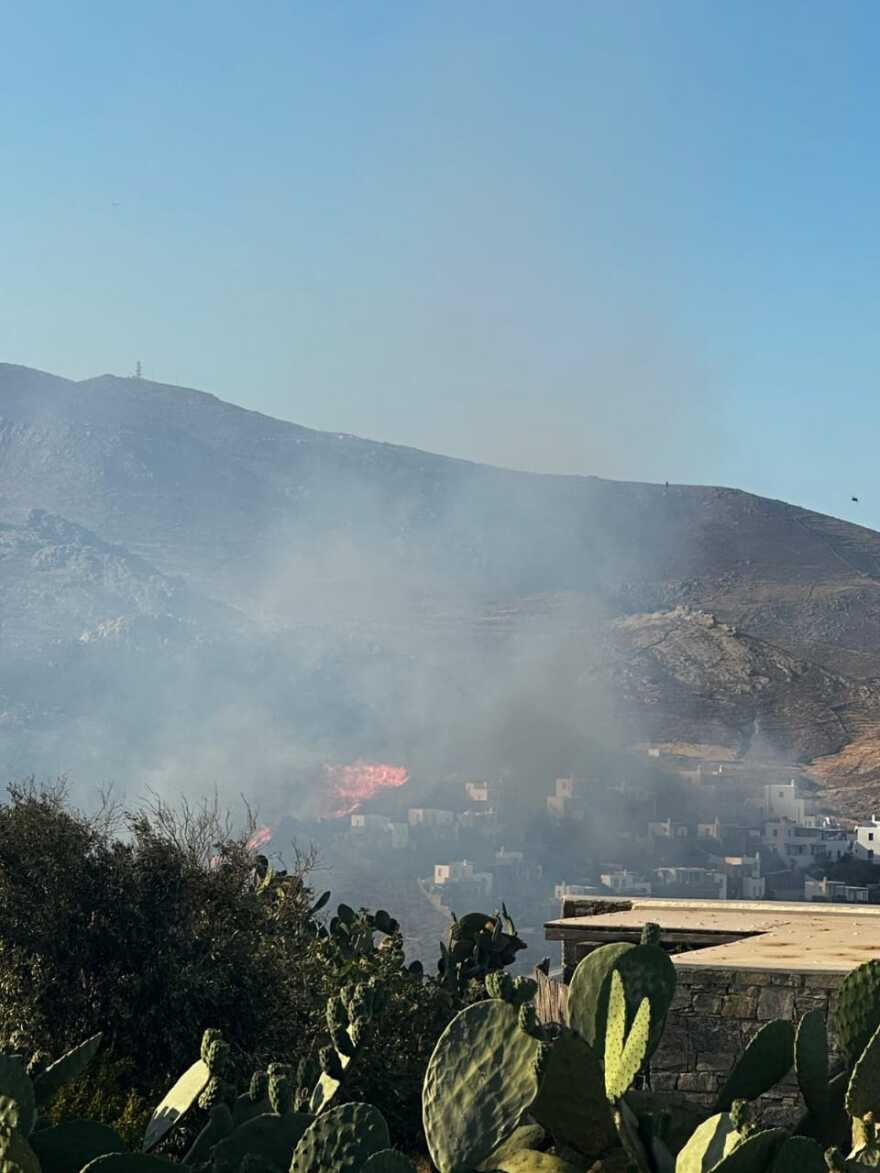 Χωρίς ενεργό μέτωπο η φωτιά στη Σέριφο