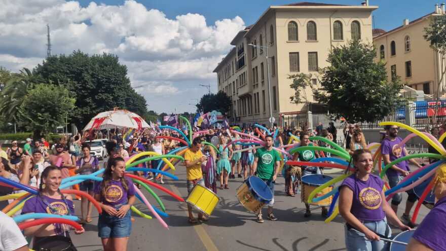 Θεσσαλονίκη: Ολοκληρώθηκε η μεγάλη παρέλαση υπερηφάνειας του Europride - Δείτε βίντεο και φωτογραφίες
