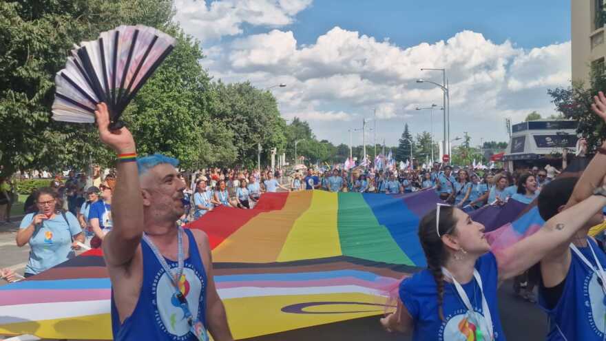 Θεσσαλονίκη: Ολοκληρώθηκε η μεγάλη παρέλαση υπερηφάνειας του Europride - Δείτε βίντεο και φωτογραφίες