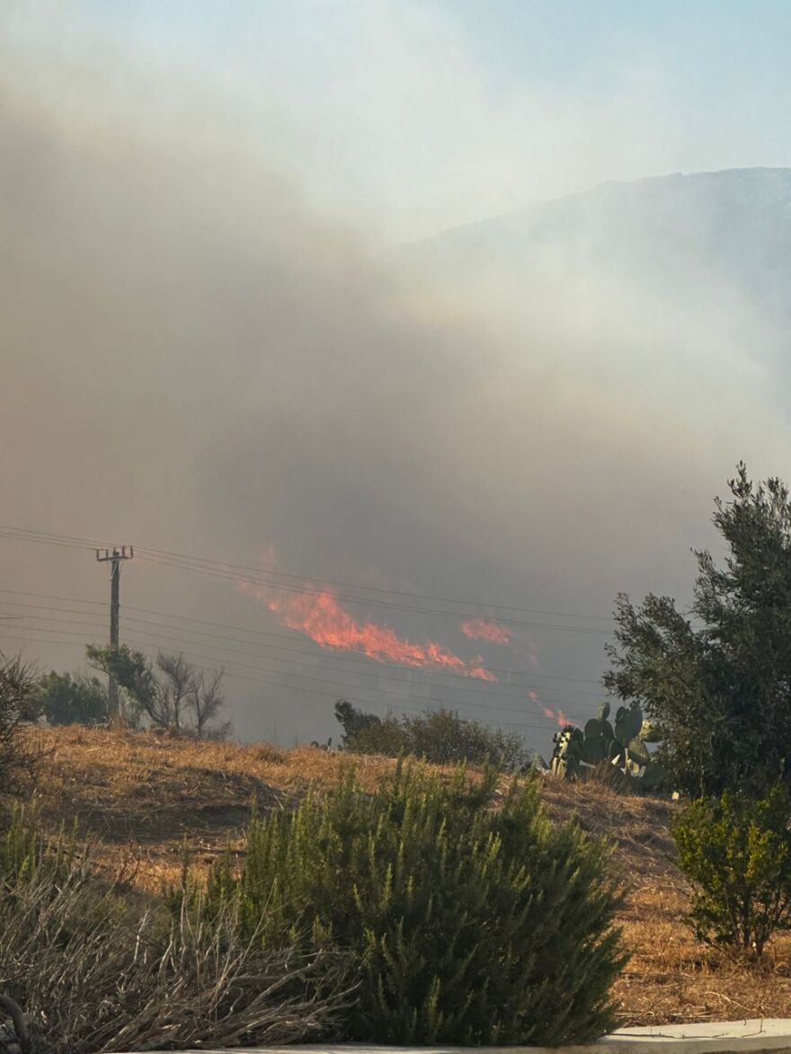 Φωτιά στη Σέριφο - Μήνυμα από το «112» για απομάκρυνση, δείτε φωτογραφίες