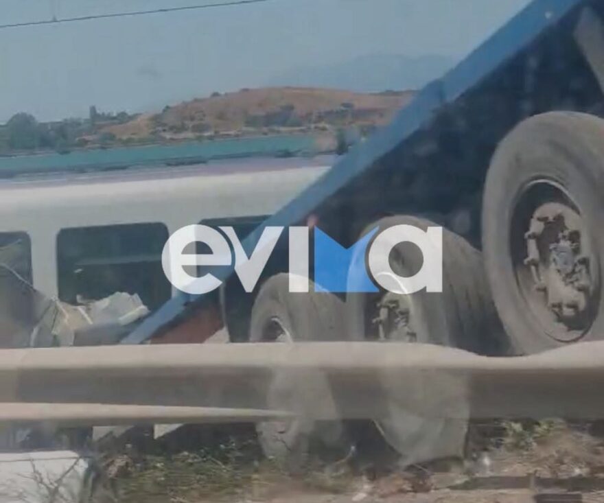 Τρεις ελαφρά τραυματίες από τη σύγκρουση φορτηγού με τρένο με 130 επιβάτες στην Αυλίδα - Δείτε φωτογραφίες