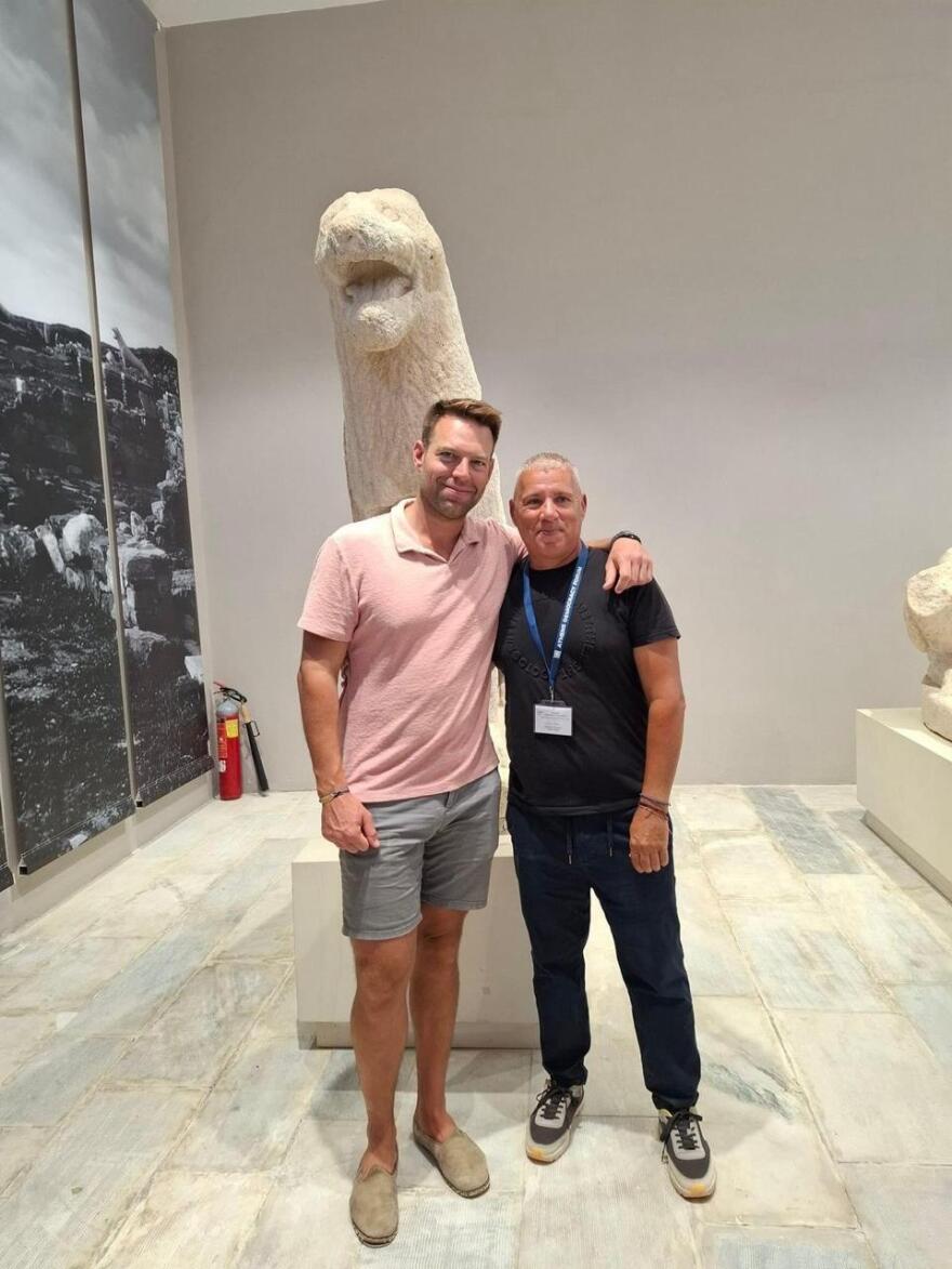 Στέφανος Κασσελάκης:Eπισκέφθηκε τη Δήλο και επιτίθεται στον Άδωνι γιατί τον καταγγέλλει η ΕΣΗΕΑ για την Αυγή