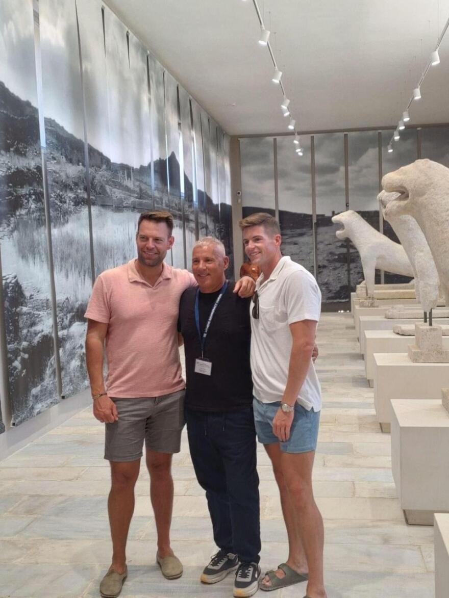 Στέφανος Κασσελάκης:Eπισκέφθηκε τη Δήλο και επιτίθεται στον Άδωνι γιατί τον καταγγέλλει η ΕΣΗΕΑ για την Αυγή