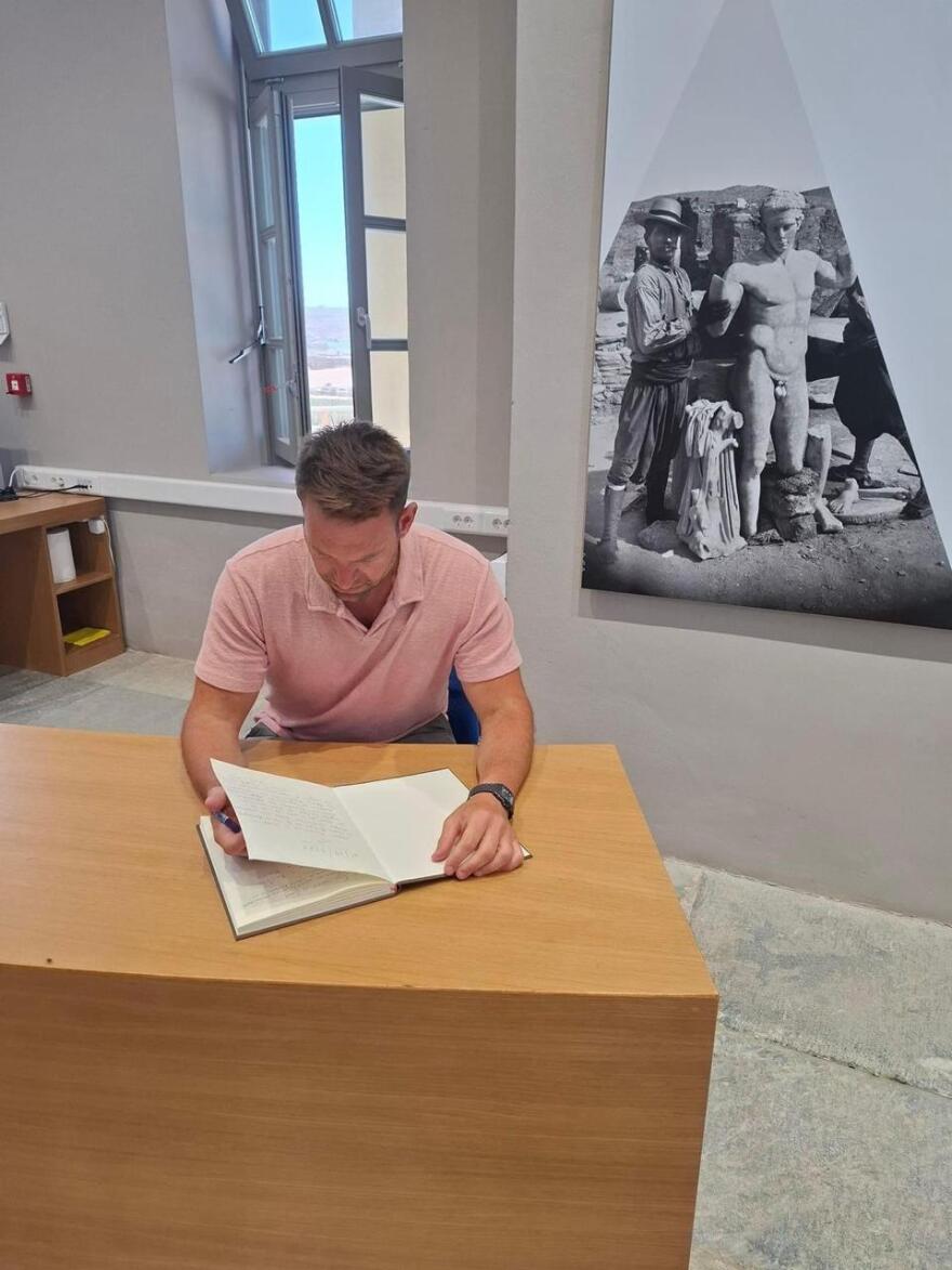 Στέφανος Κασσελάκης:Eπισκέφθηκε τη Δήλο και επιτίθεται στον Άδωνι γιατί τον καταγγέλλει η ΕΣΗΕΑ για την Αυγή