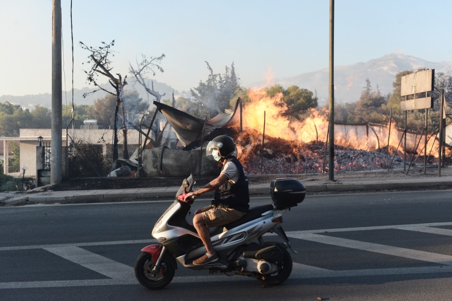 Φωτιά στην Αττική: Καταστράφηκαν σπίτια, επιχειρήσεις και περιουσίες σε Βριλήσσια, Πεντέλη, Χαλάνδρι - Βίντεο και φωτογραφίες