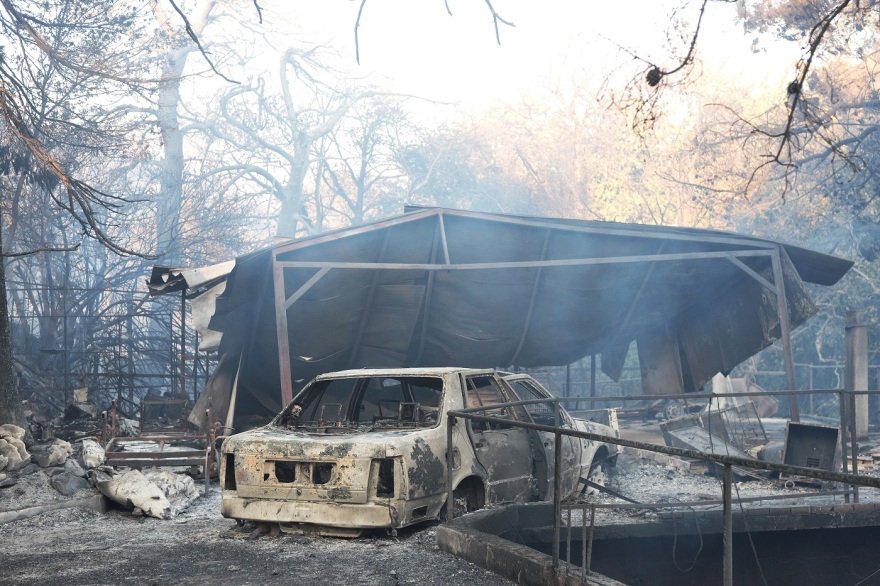 Φωτιά στην Αττική: Βαρύ το πλήγμα - Κάηκαν τουλάχιστον 100.000 στρέμματα, δεκάδες σπίτια και επιχειρήσεις
