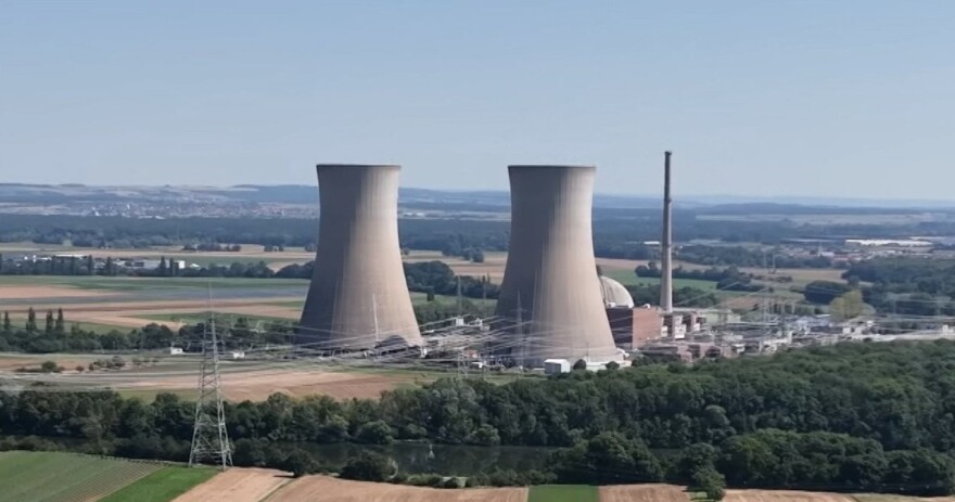 Γερμανία: Κατεδαφίστηκαν οι εμβληματικοί πύργοι πυρηνικού σταθμού