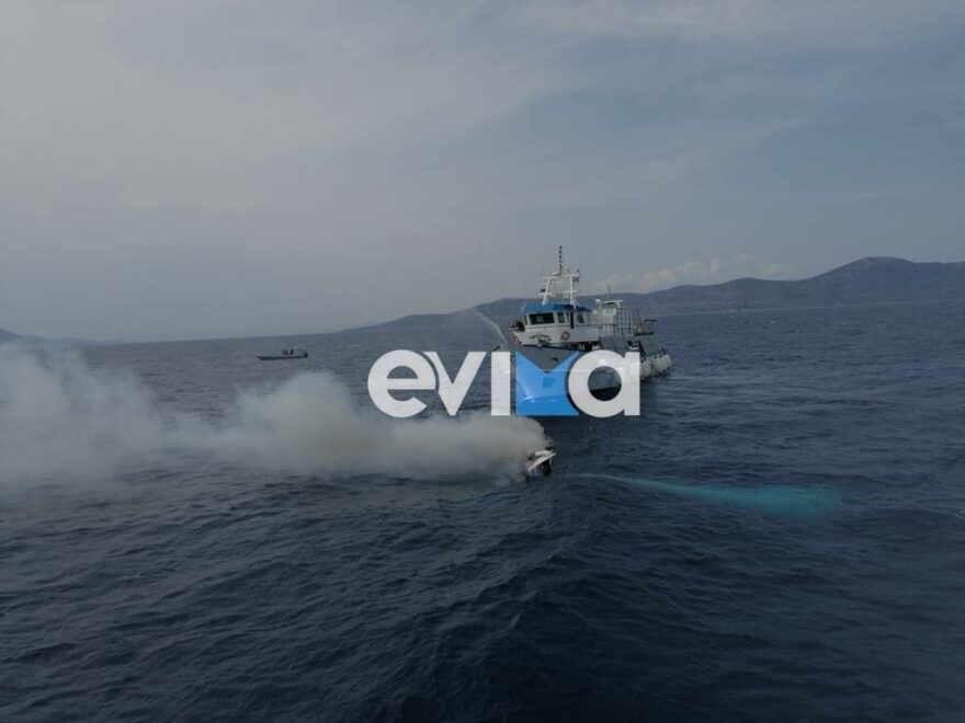 Φωτιά σε ιστιοπλοϊκό στη βόρεια Εύβοια - Καλά στην υγεία τους οι 4 επιβαίνοντες, δείτε φωτογραφίες
