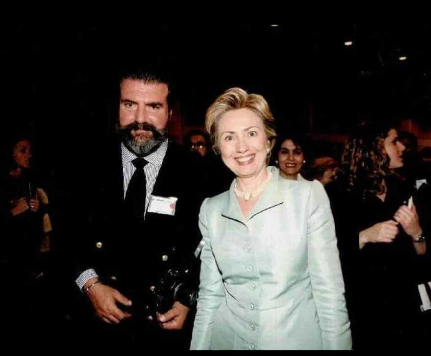 Λάκης Γιακουμής: Πέθανε ο φωτογράφος της κοσμικής Αθήνας 