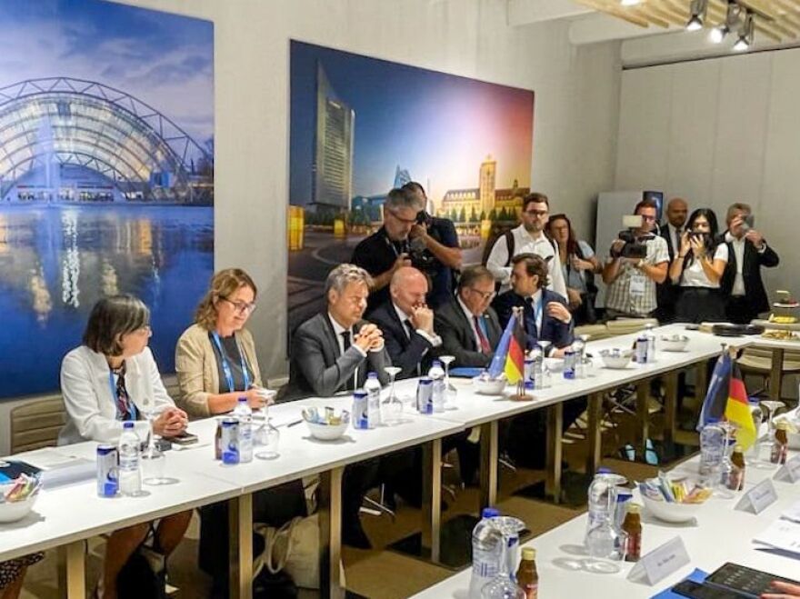 ΔΕΘ: Συνάντηση Θεοδωρικάκου με τον Γερμανό αντικαγκελάριο Χάμπεκ για περαιτέρω ενίσχυση οικονομικών σχέσεων