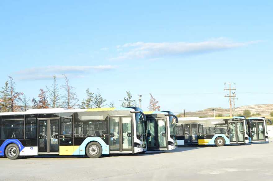 Ανατολική Αττική: Επιπλέον 20 νέα λεωφορεία στα δρομολόγια - Δείτε φωτογραφίες