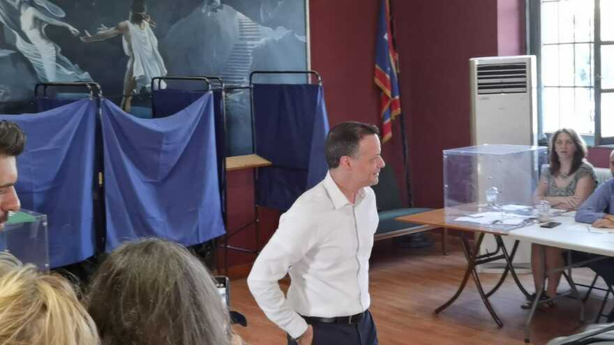 ΠΑΣΟΚ: Ψήφισε ο Χάρης Δούκας - «Εχουμε ευκαιρία να αλλάξουμε πορεία»