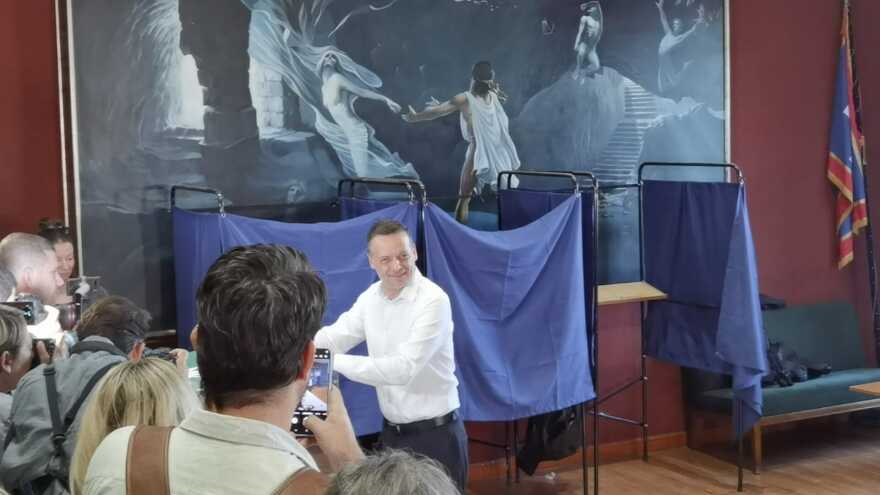 ΠΑΣΟΚ: Ψήφισε ο Χάρης Δούκας - «Εχουμε ευκαιρία να αλλάξουμε πορεία»