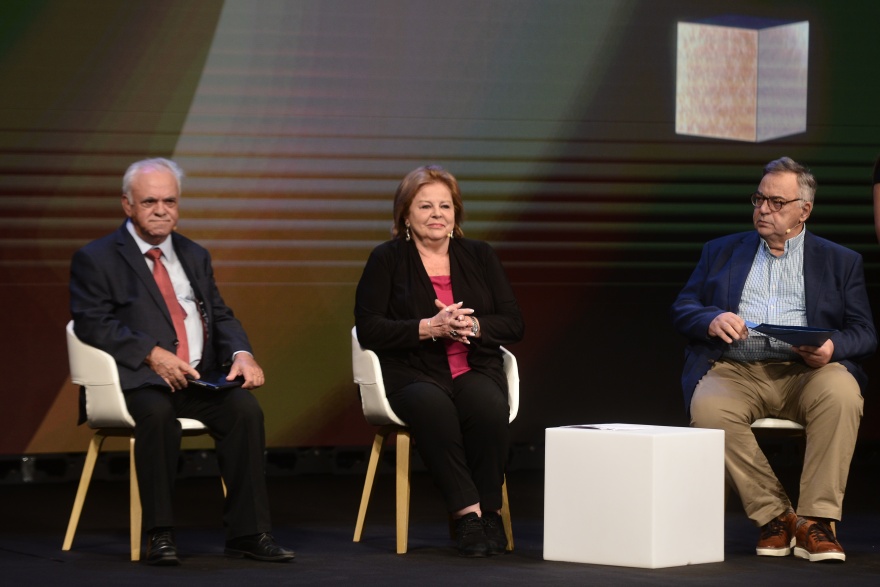 Τσίπρας: Άφησε ανοιχτό παράθυρο για ένα νέο «πολιτικό υποκείμενο αλλαγής»