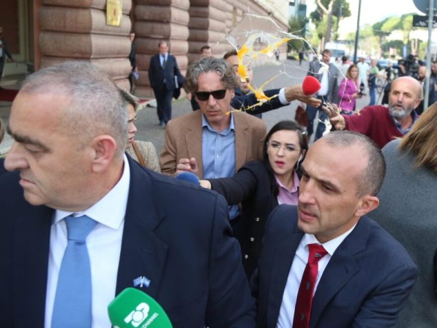 Καψόνια και κρυφτούλι από τον Ράμα  για να αποφύγει τη συνάντηση με τον Μπελέρη