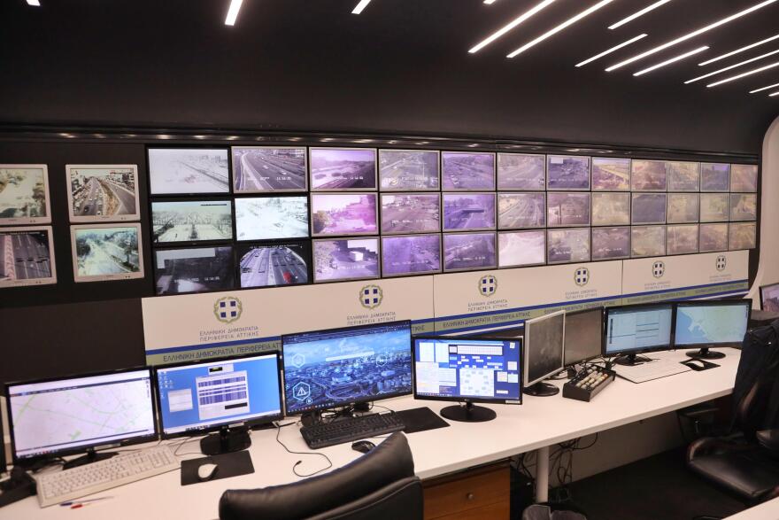 Περιφέρεια Αττικής: Τοποθετούνται 388 κάμερες ελέγχου παραβίασης κόκκινου φαναριού σε κεντρικές λεωφόρους της Αττικής