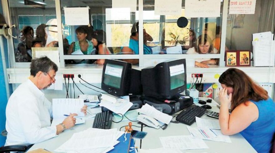 25.000 δημόσιοι υπάλληλοι θα πάρουν φέτος μπόνους μέχρι και 2.000 ευρώ με αξιολόγηση από την Τεχνητή Νοημοσύνη