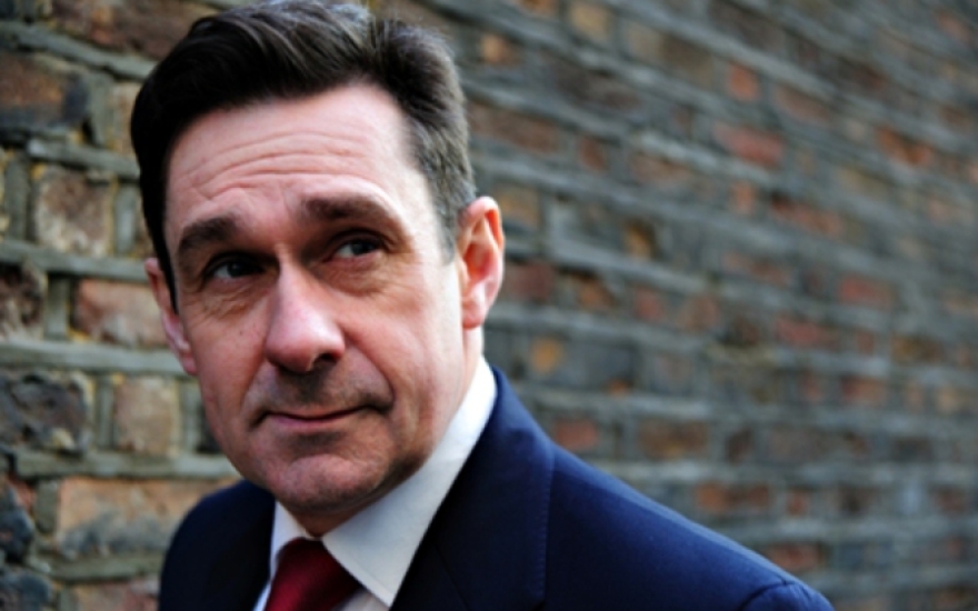 Πολ Μέισον: Το ντοκιμαντέρ στο Μαξίμου, ο «Μετακαπιταλισμός» που τον έκανε σταρ και τα emails που τον βγάζουν... πράκτορα