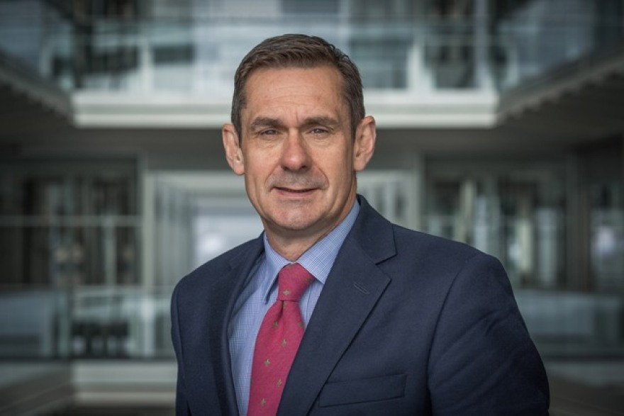 Πολ Μέισον: Το ντοκιμαντέρ στο Μαξίμου, ο «Μετακαπιταλισμός» που τον έκανε σταρ και τα emails που τον βγάζουν... πράκτορα