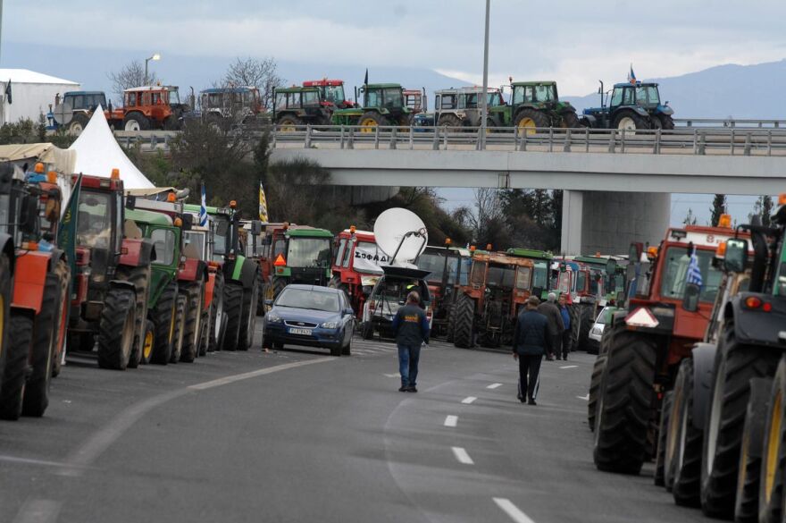 «Τελεσίγραφο» των αγροτών μέχρι τα Φώτα, αλλιώς πάνε σε αποκλεισμό εθνικών δρόμων, παραδρόμων και τελωνείων