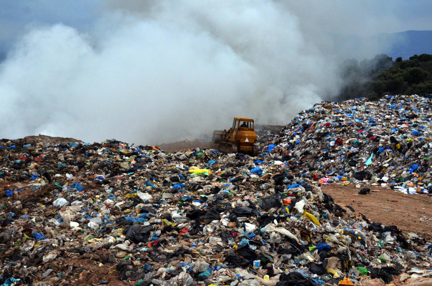 Κίνητρα και πρόστιμα από την ΕΕ - Τέλος στις χωματερές, αλλάζουν όλα στη διαχείριση απορριμμάτων και ανακύκλωσης