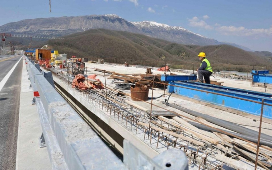Μισθοί δύο ταχυτήτων: Τα ρετιρέ και τα υπόγεια των αμοιβών και οι αιτίες για το χάσμα μεταξύ ανδρών και γυναικών