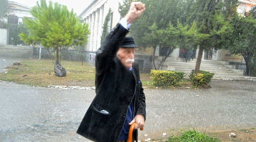 Μανώλης Γλέζος: Ο τελευταίος παρτιζάνος δεν μένει πια εδώ