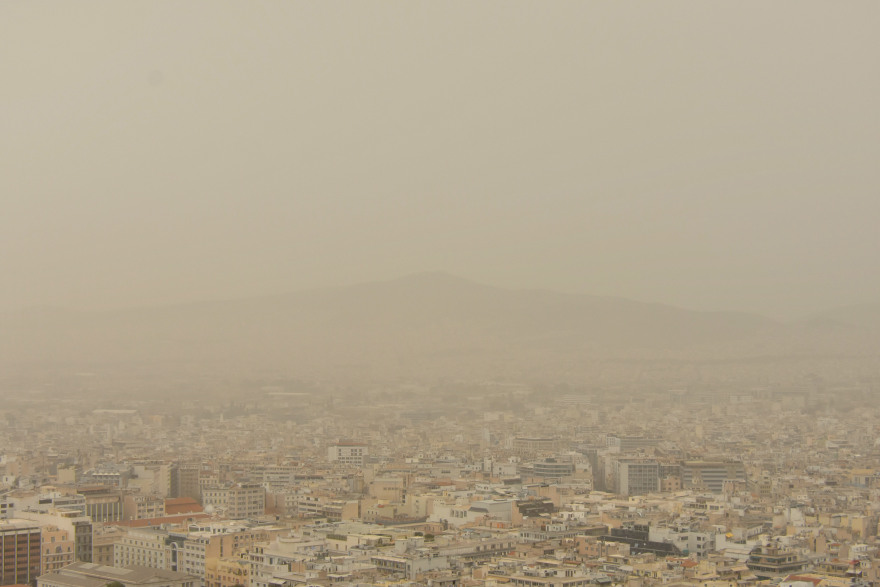 Αποπνικτική ατμόσφαιρα από την αφρικανική σκόνη