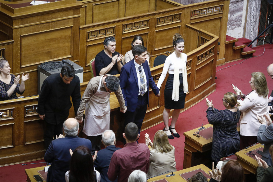 Παγκόσμια Ημέρα Θεάτρου: Ο Γεράσιμος Σκιαδαρέσης ως υπουργός που... ζητάει συγγνώμη!