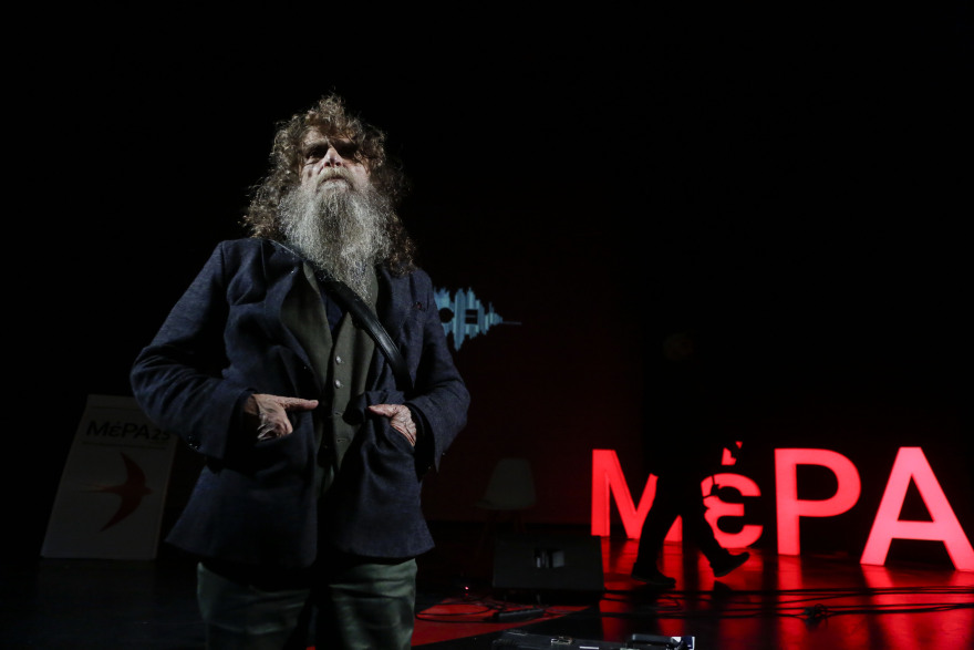 Με Ψαραντώνη, λίγο πολιτική και... Σώρρα η πρεμιέρα του κόμματος Βαρουφάκη