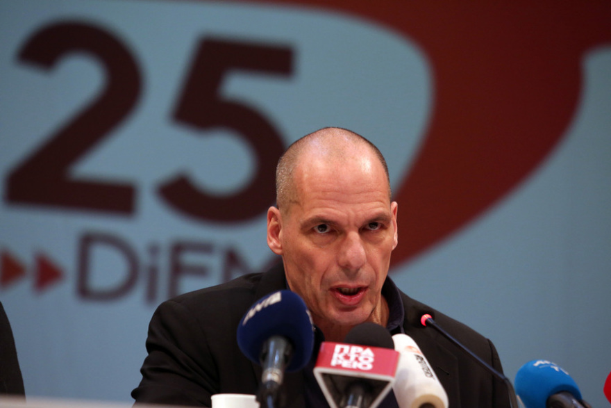 Με Ψαραντώνη, λίγο πολιτική και... Σώρρα η πρεμιέρα του κόμματος Βαρουφάκη